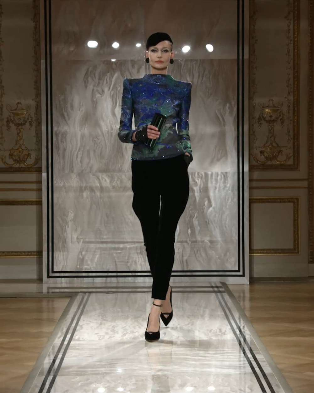 Giorgio Armani Priv: Haute Couture Fashion Show FW 23-34 Giorgio Armani Priv: Haute Couture Fashion Show FW 23-34