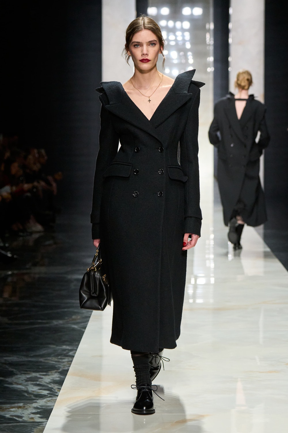 Dolce & Gabbana Jesen/Zima 2026/27: Identitet kao najviši luksuz 2 DG_LOOK_002