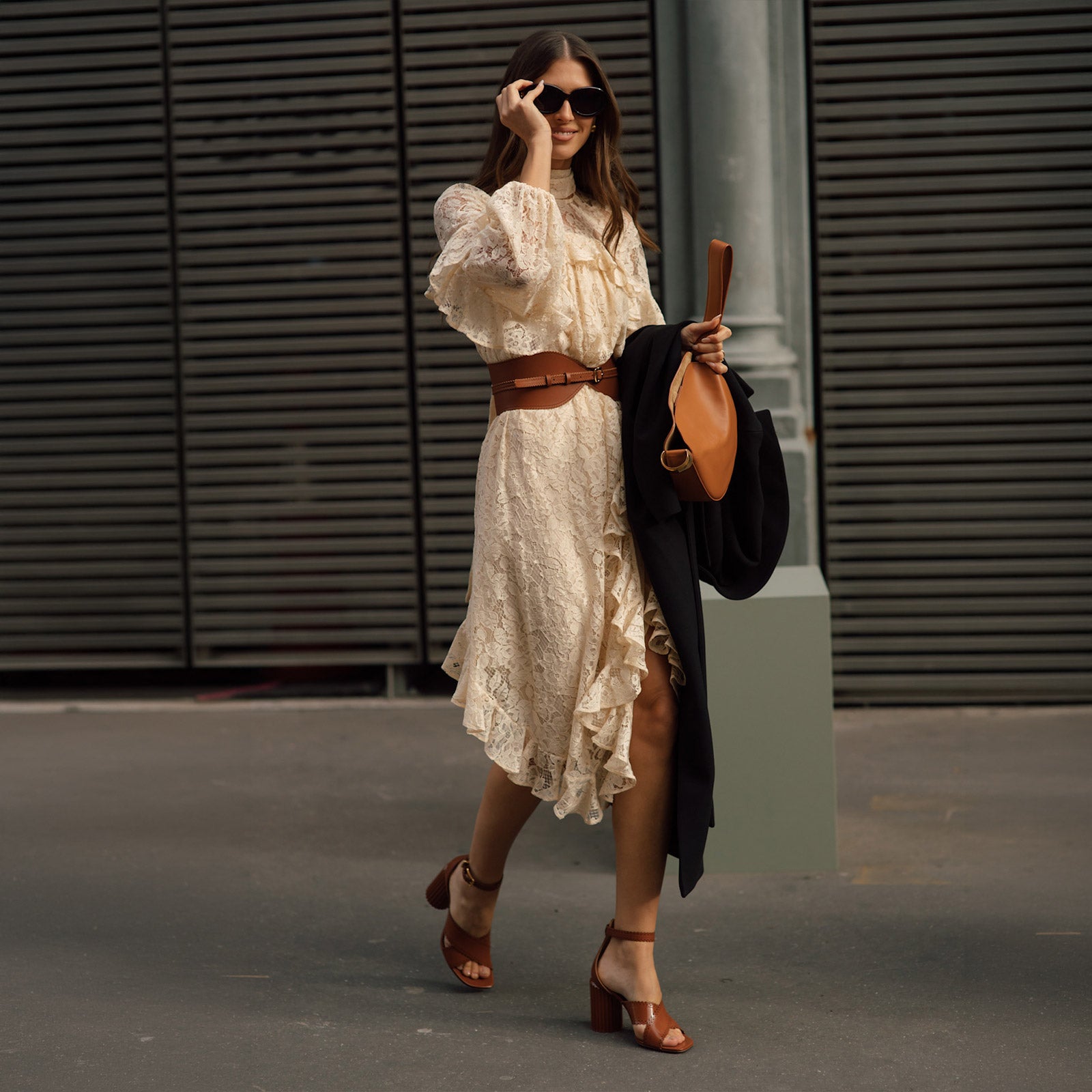 04_15_WOMAN_DRESSES_THE_ROOSTER_IMG1600x1600_1