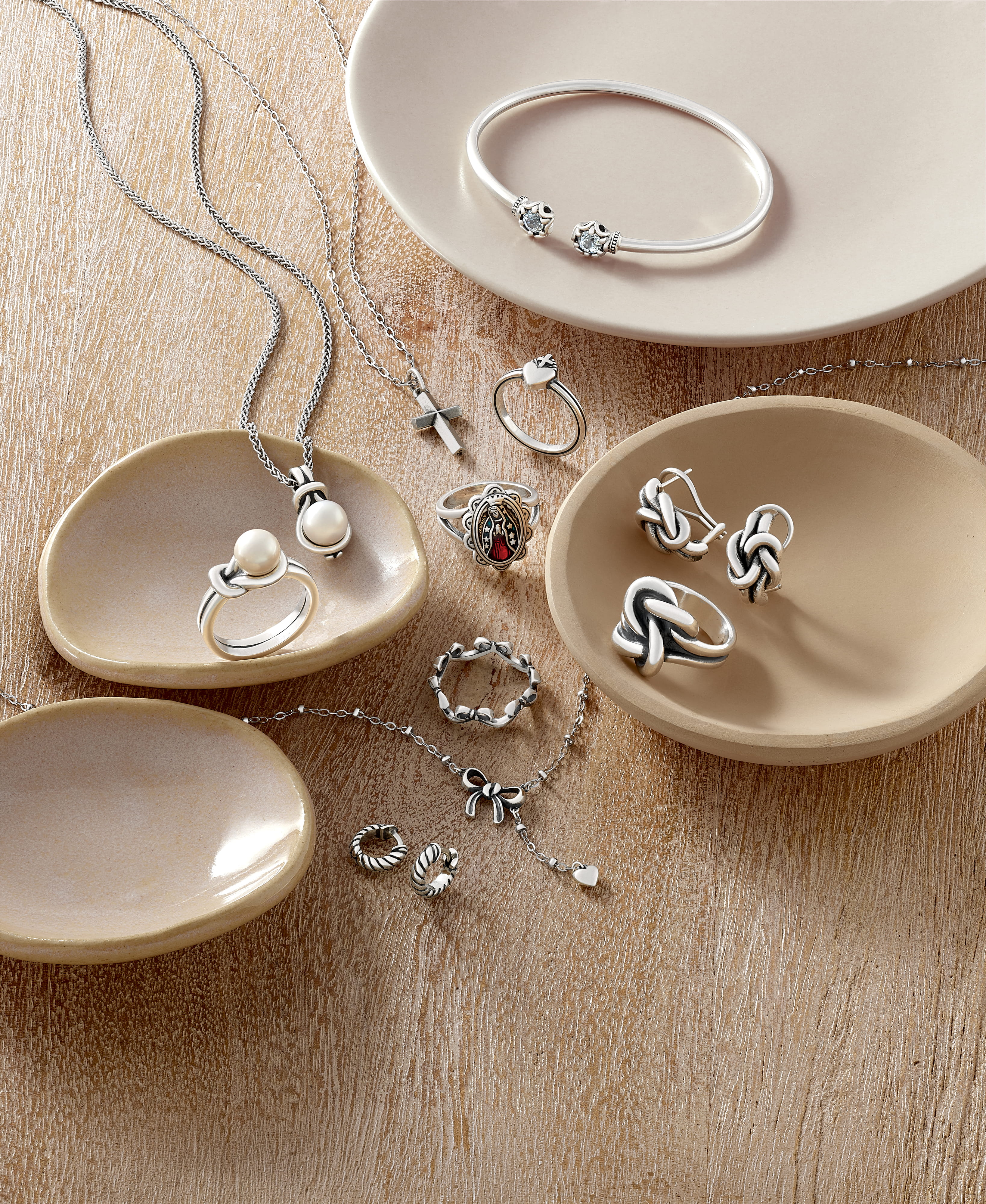 26_HOL_ADV_446_AAFES_HolidayGiftGuide