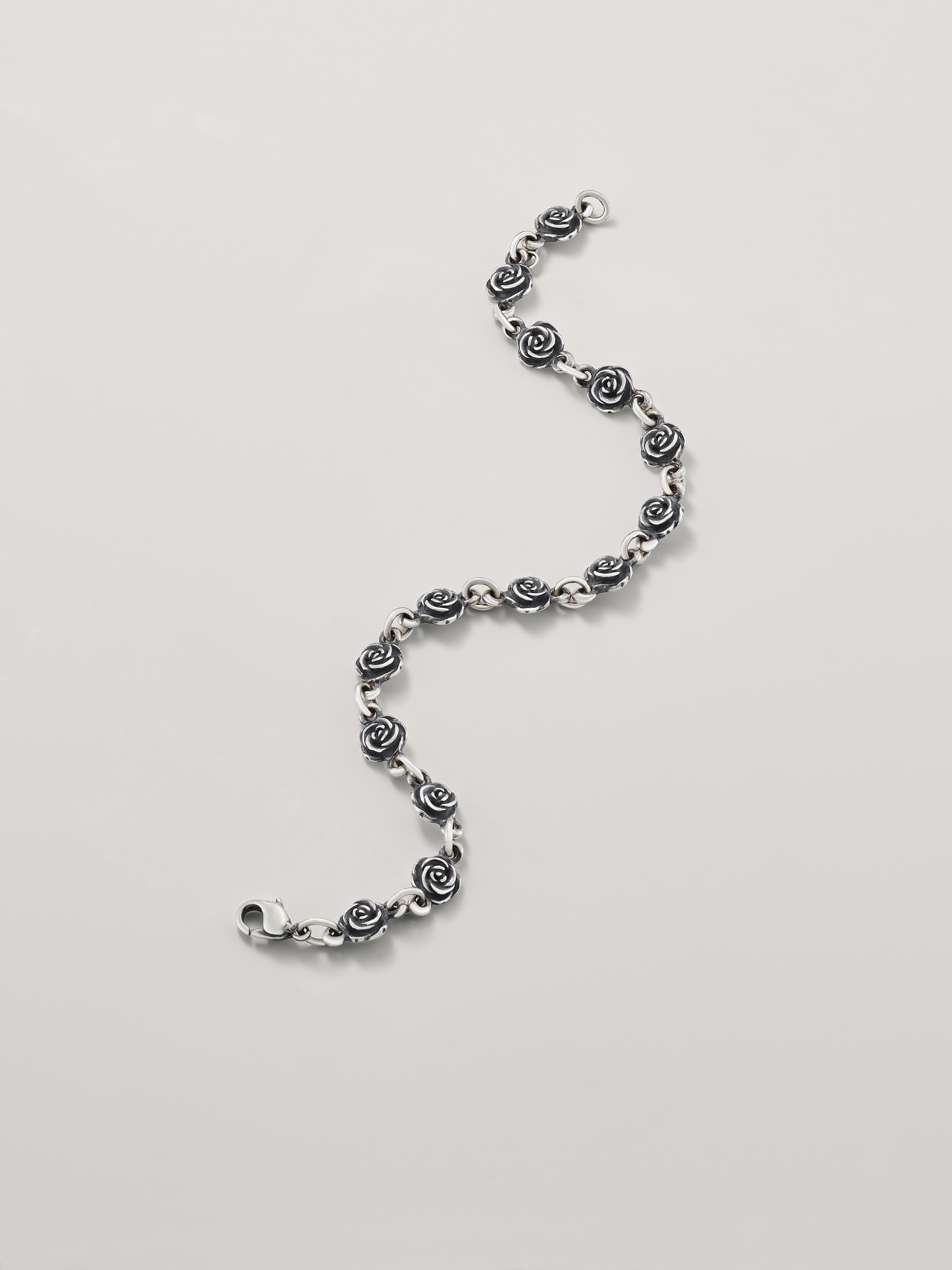 26_HOL_ADO_587_NewDesigns_03