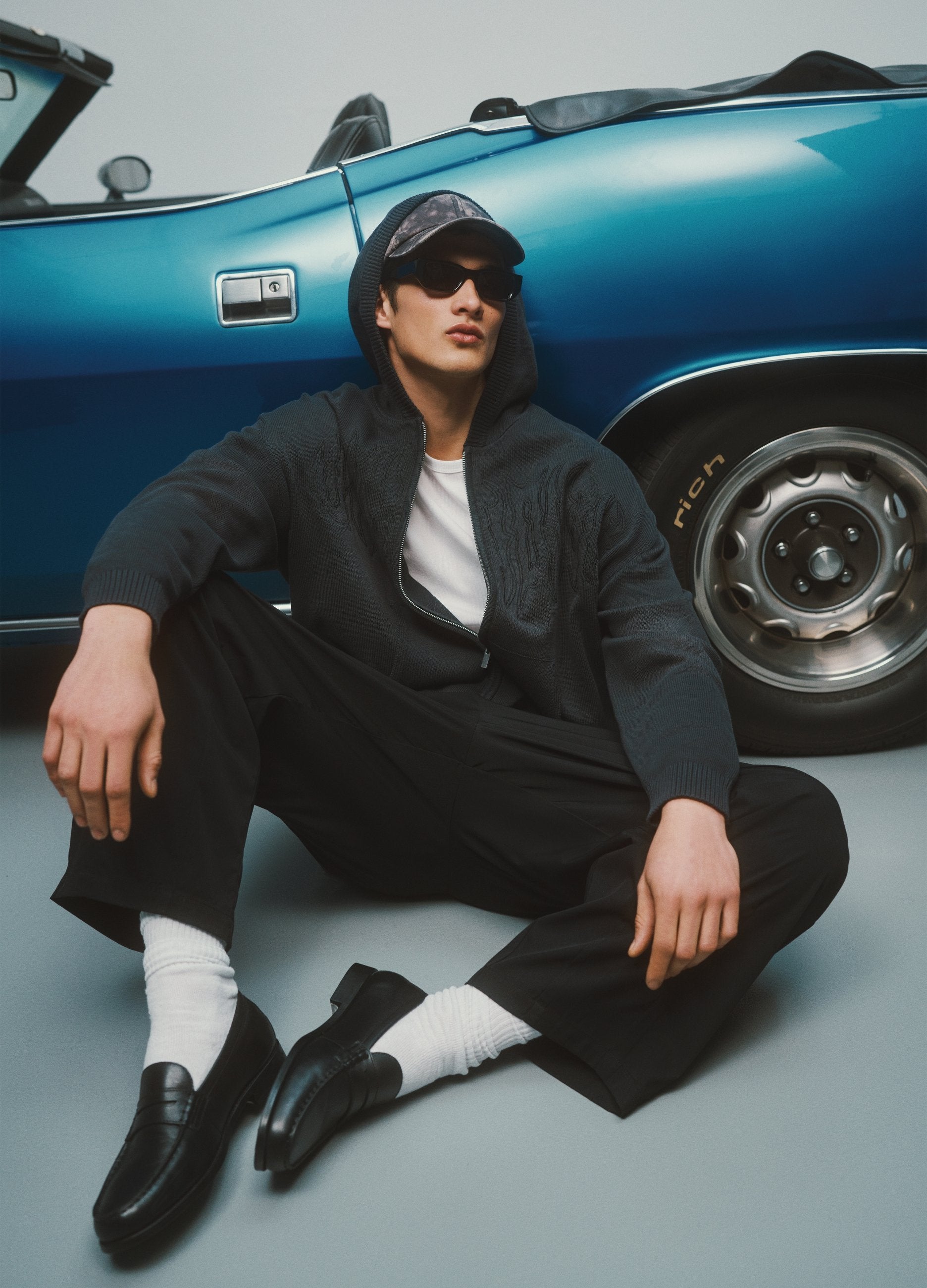Felpa In Puro Cotone Nero Oversize Fit Con Cappuccio E Zip