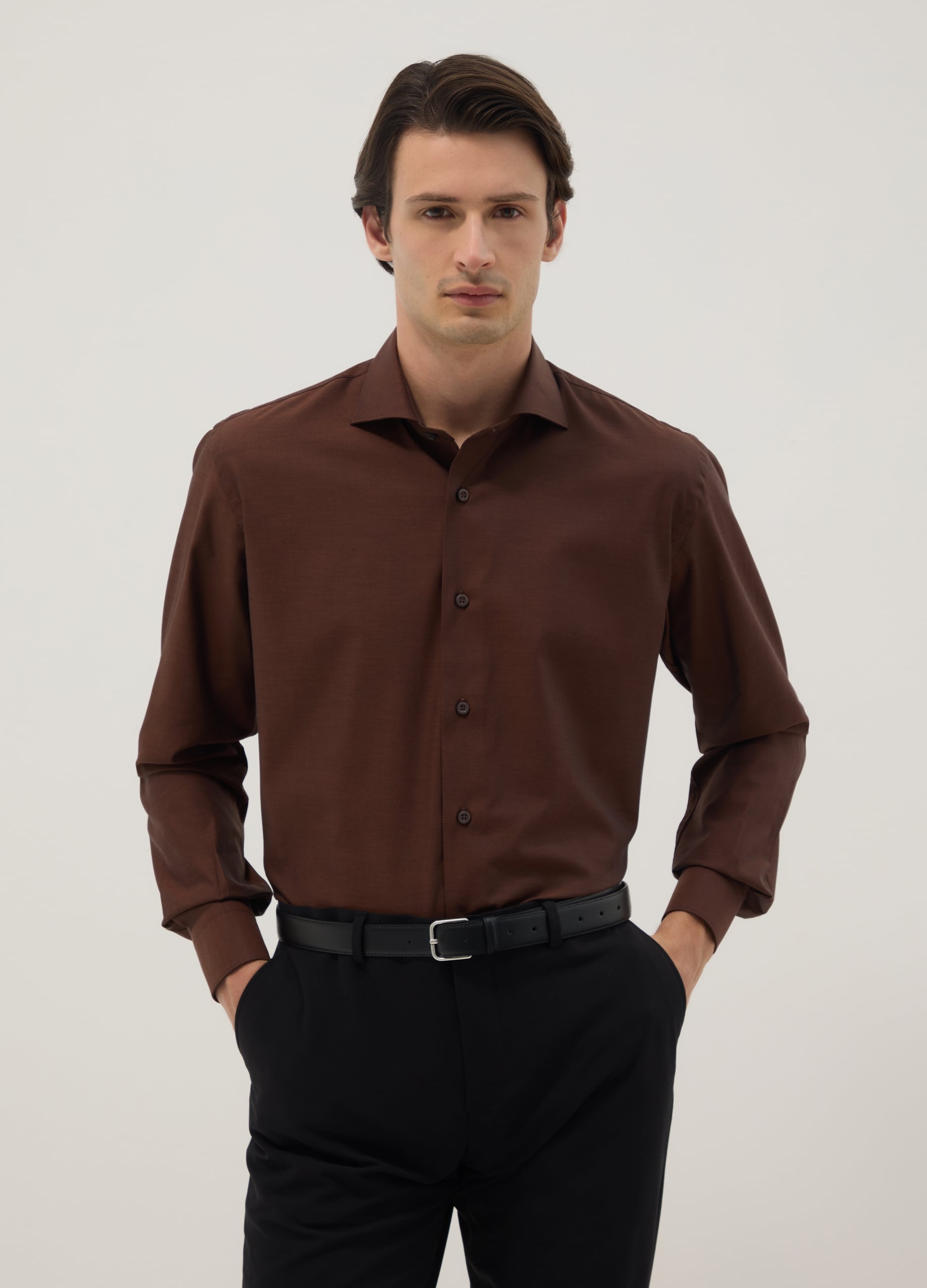 Camicia In Puro Cotone Marrone Regular Fit Easy Iron
