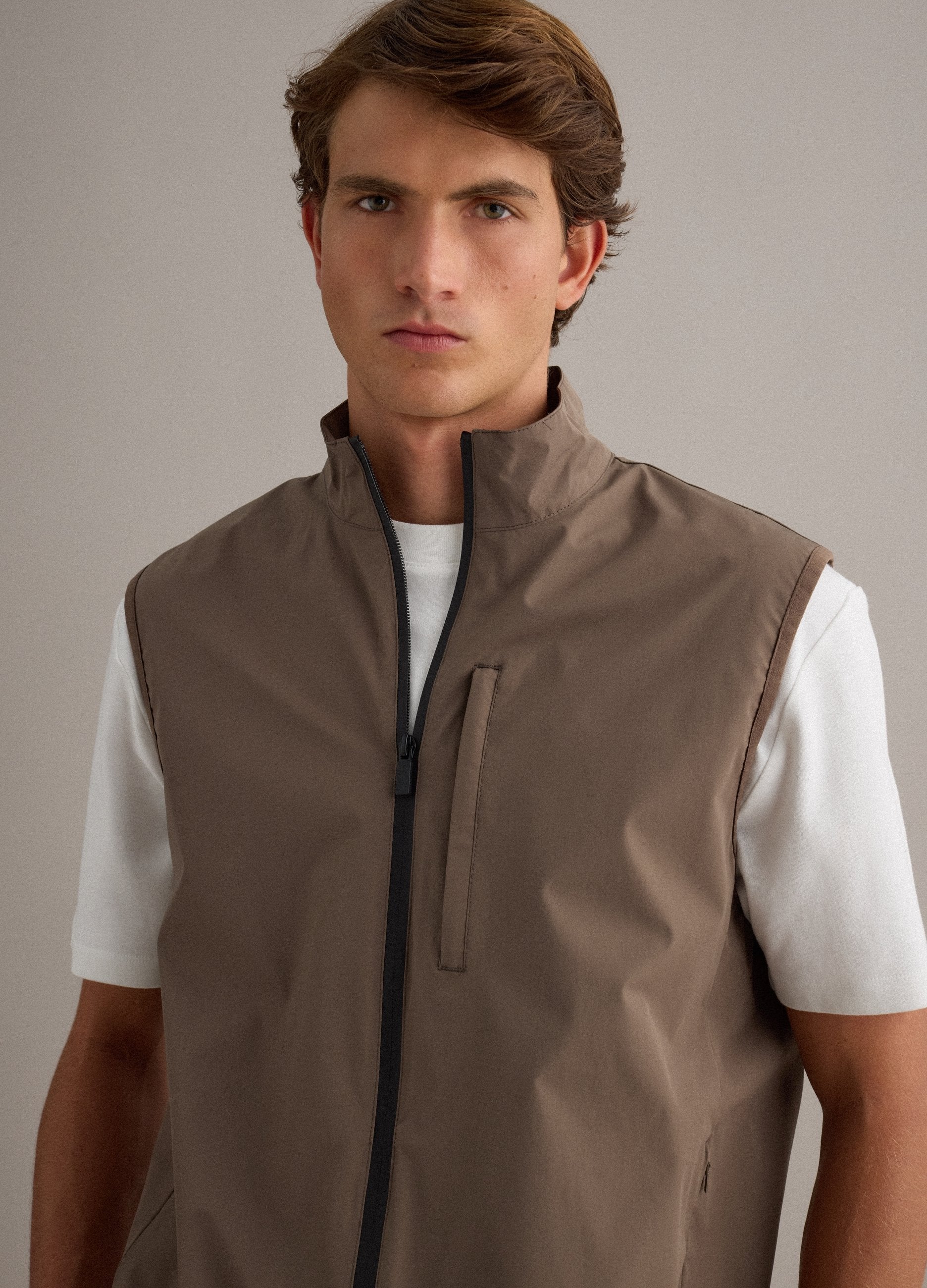 Gilet Ultraleggero Marrone Regular Fit Con Full Zip