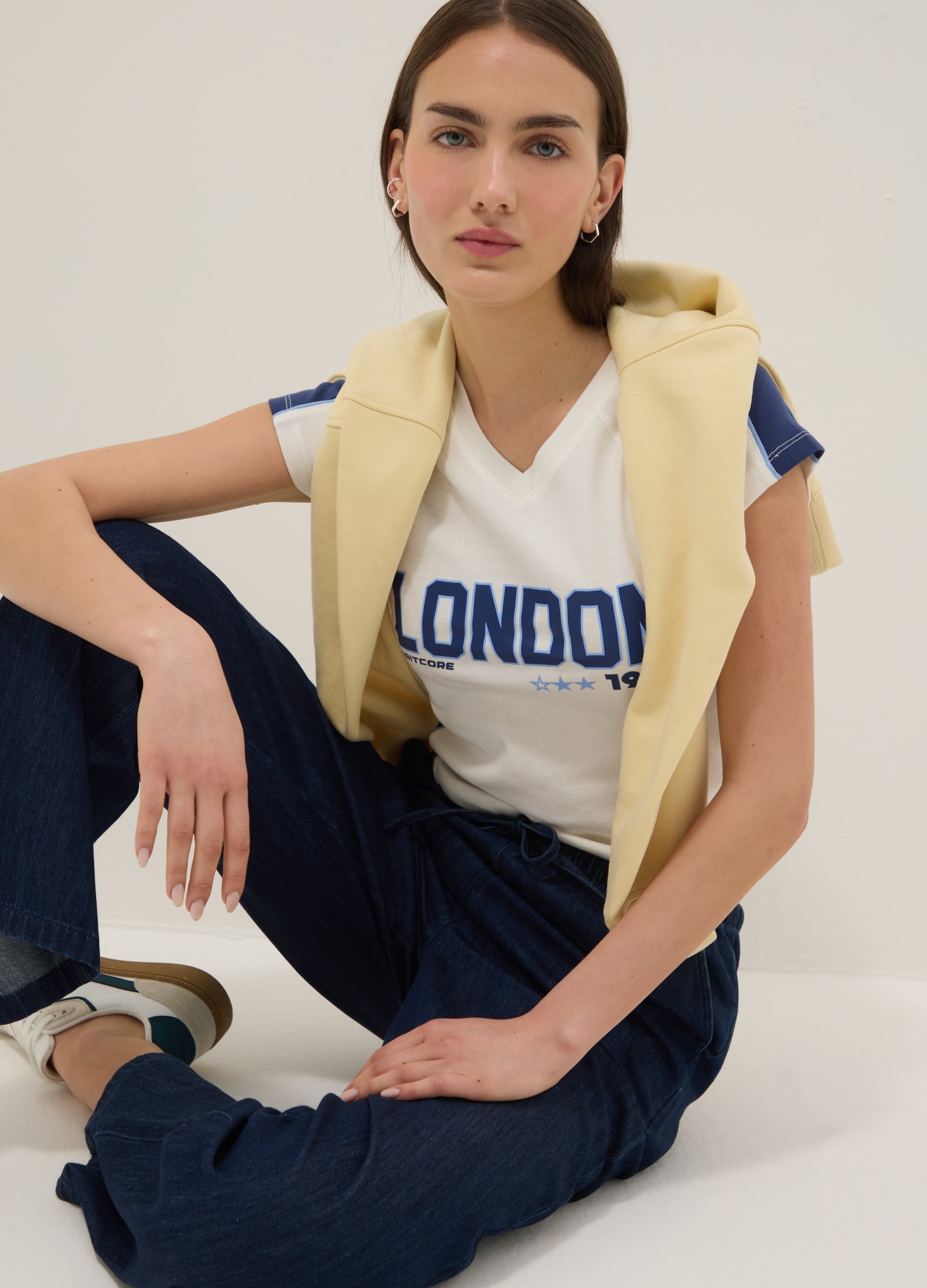 T-shirt In Puro Cotone Bianca Slim Fit Con Collo A V E Stampa