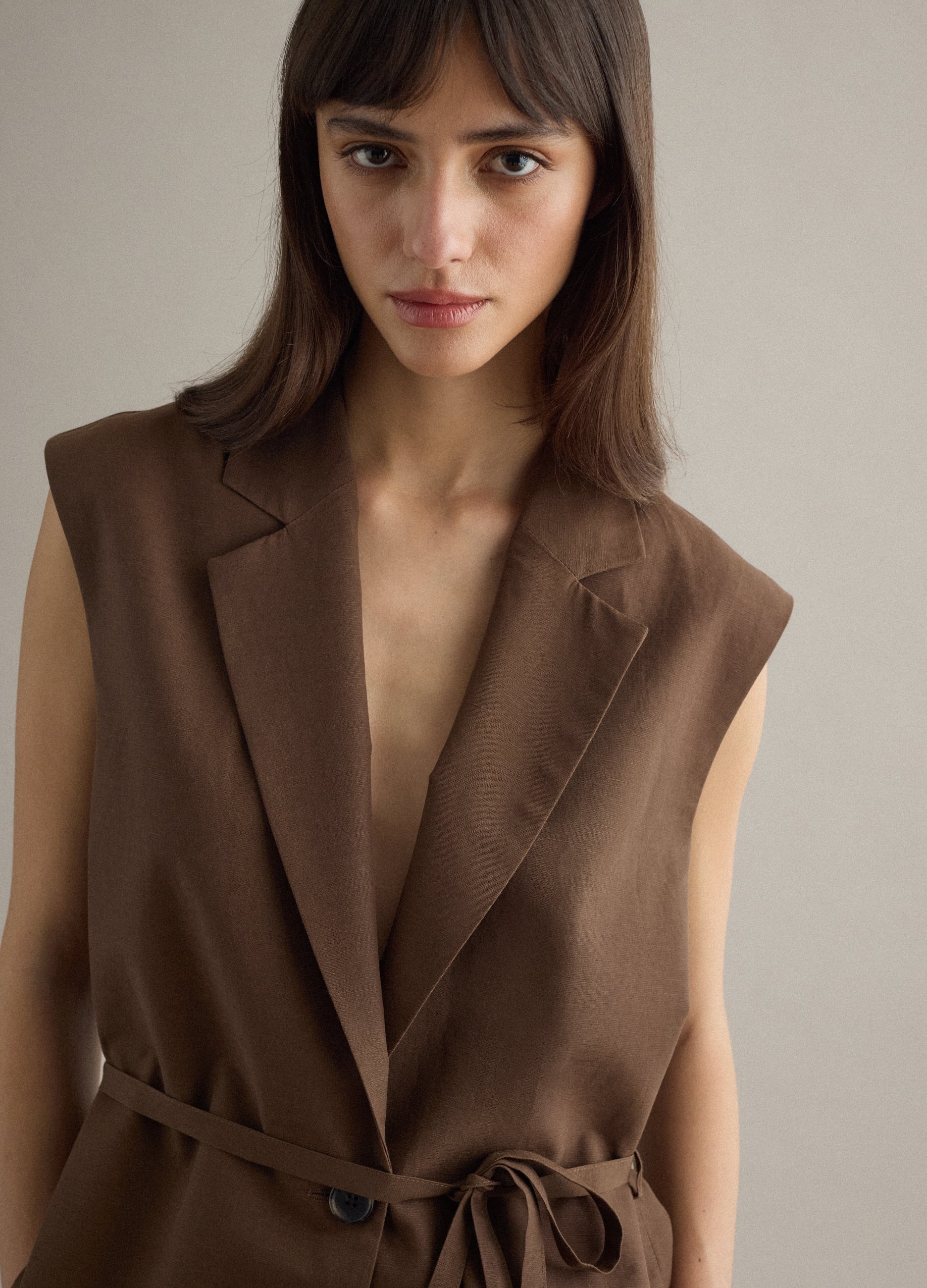 Gilet In Misto Lyocell E Lino Marrone Regular Fit Con Cintura