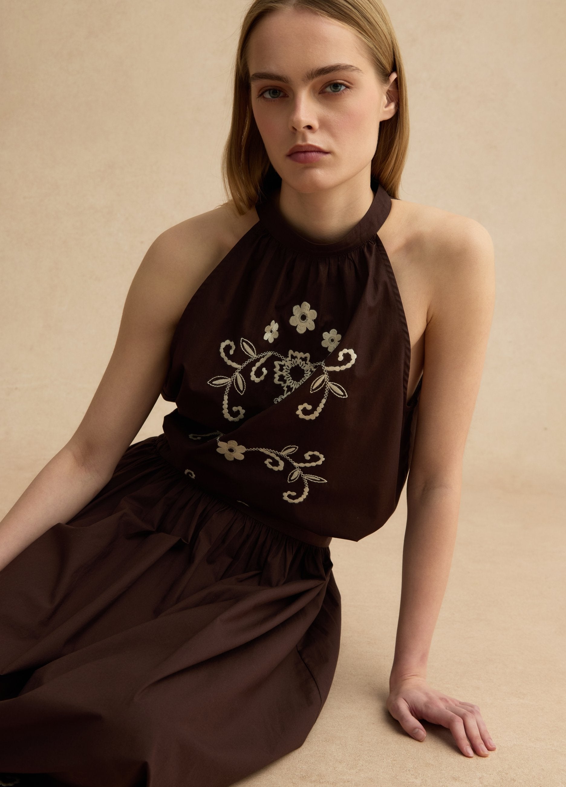 Blusa In Puro Cotone Marrone Regular Fit Con Ricami Floreali