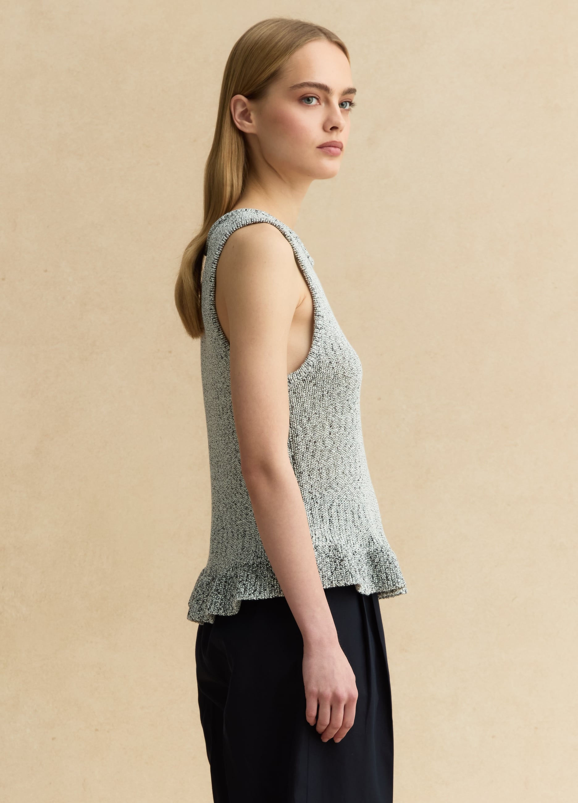 Top In Tricot Bianco E Nero Regular Fit Con Volant