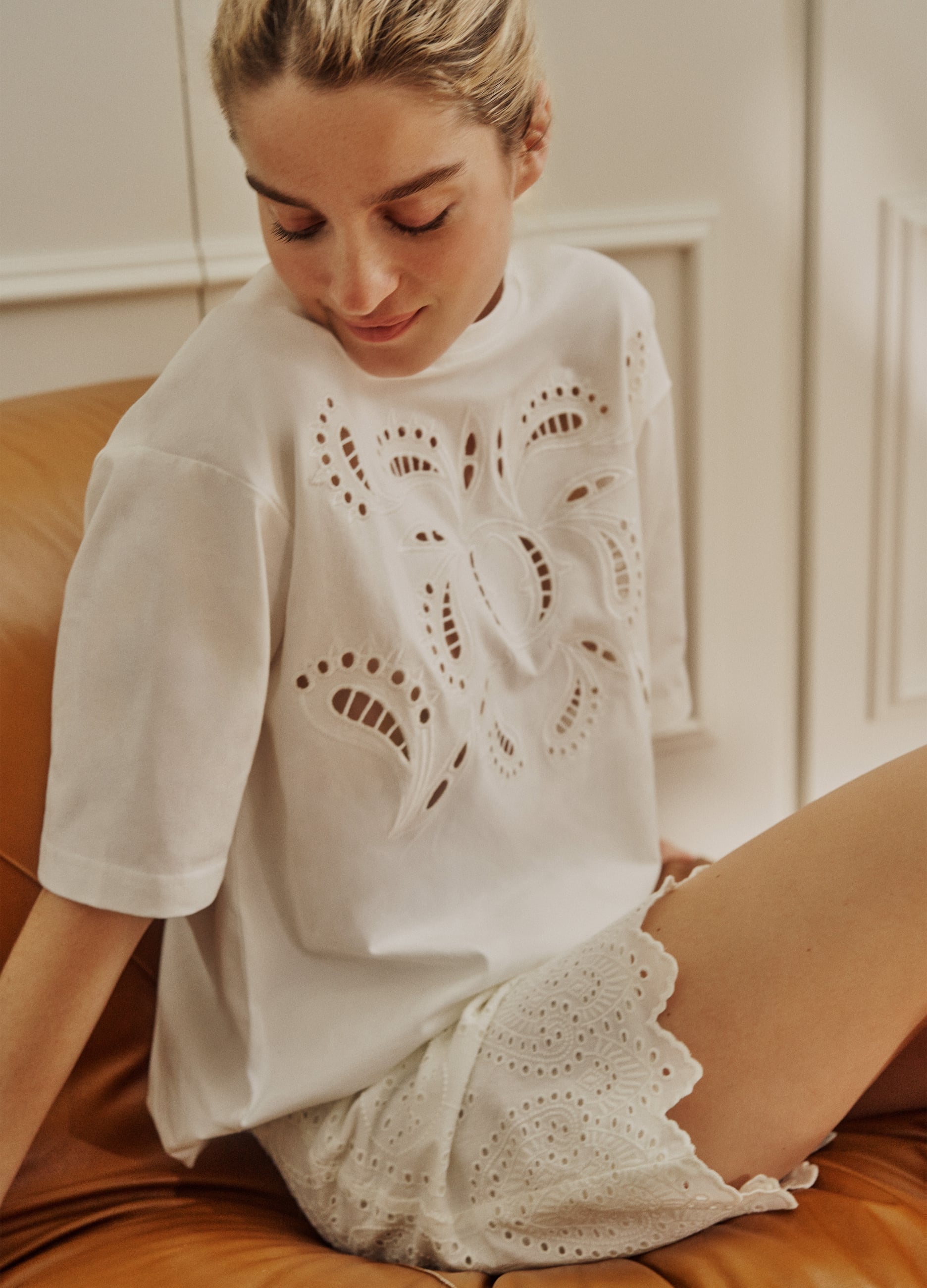 T-shirt In Puro Cotone Bianco Regular Fit Con Ricamo Traforato