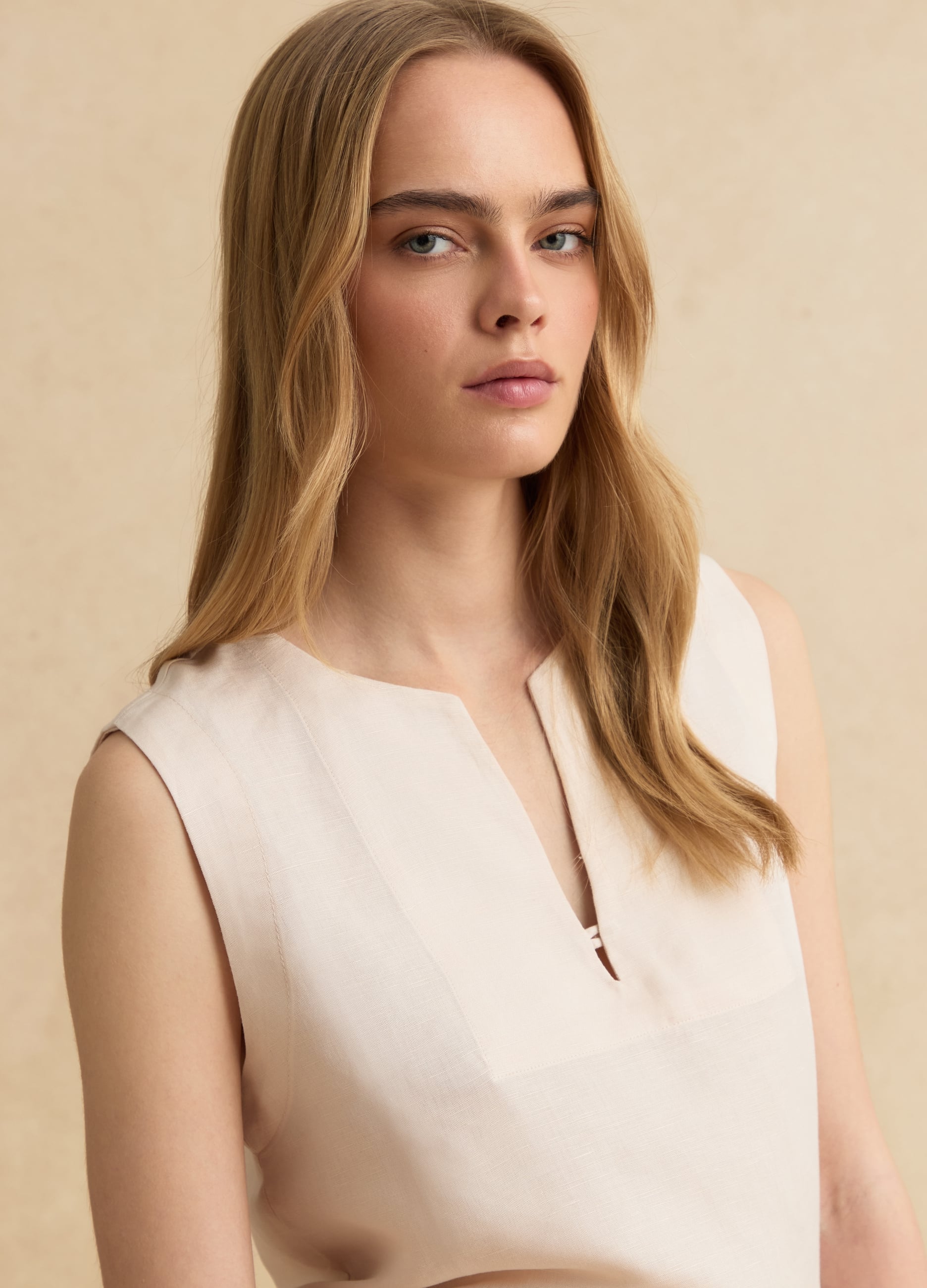 Top Beige In Misto Lino E Viscosa Oversize Fit Con Collo A V