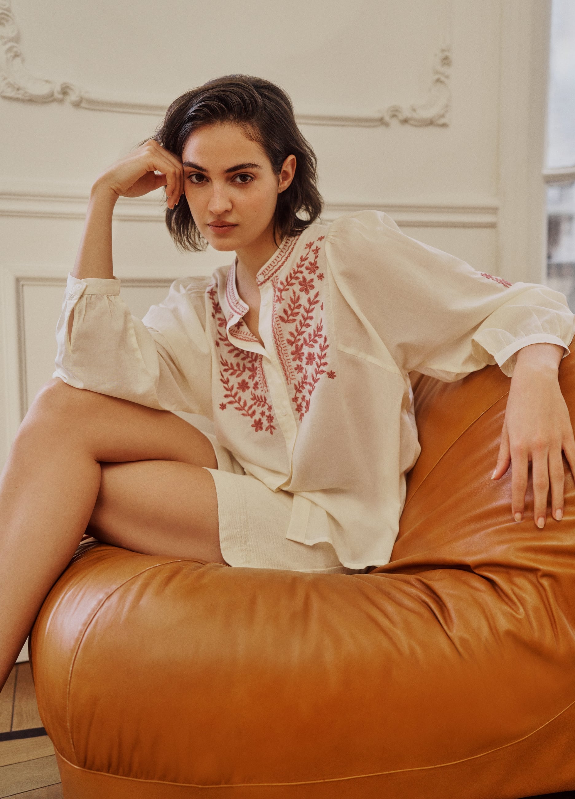 Camicia Beige In Puro Cotone Con Ricami Floreali