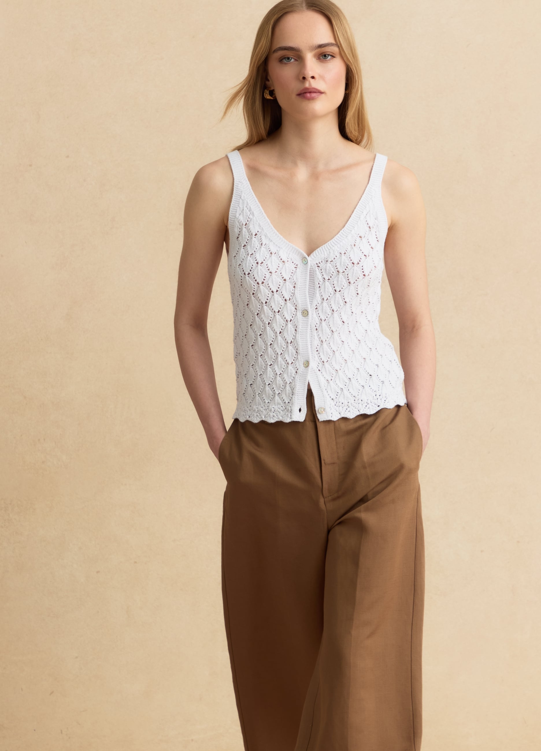 Top Bianco In Puro Cotone Con Lavorazione A Maglia E Collo A V