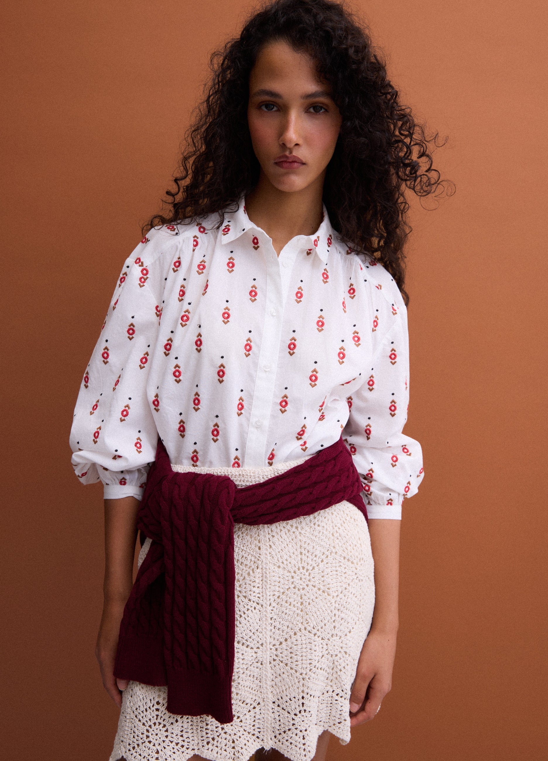 Camicia Bianca In Puro Cotone Con Fantasia Ricamata Regular Fit