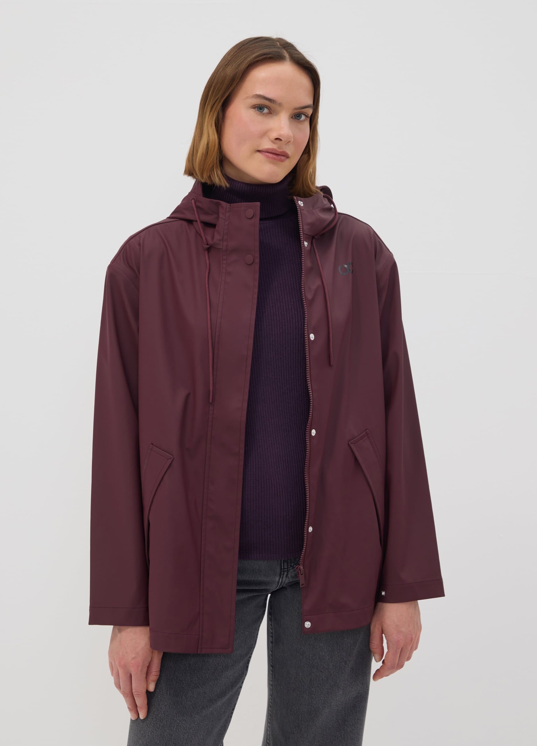 Giacca Antipioggia Rossa Con Zip E Cappuccio
