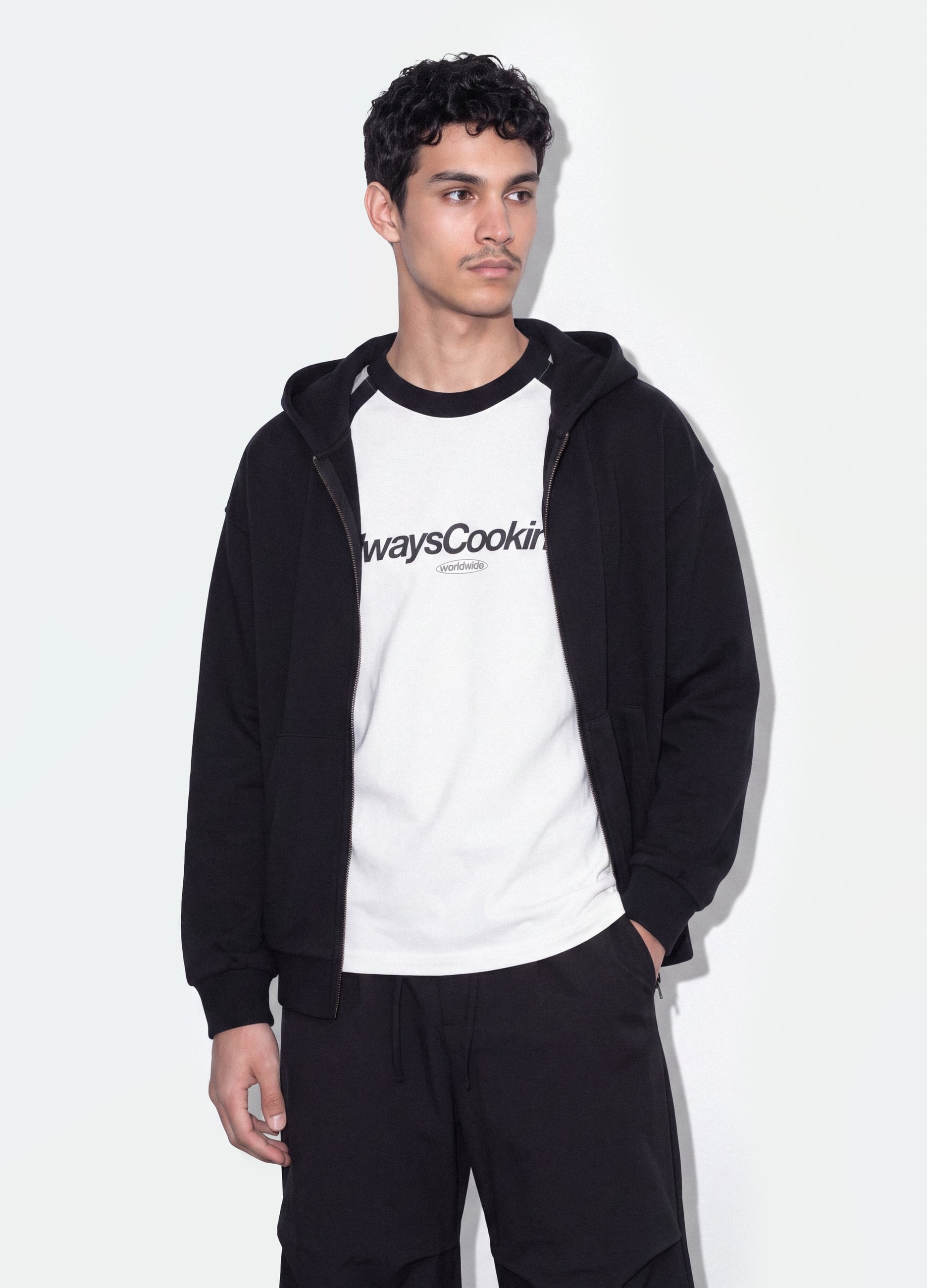 Felpa Crop Nera In Puro Cotone Con Cappuccio Over Fit