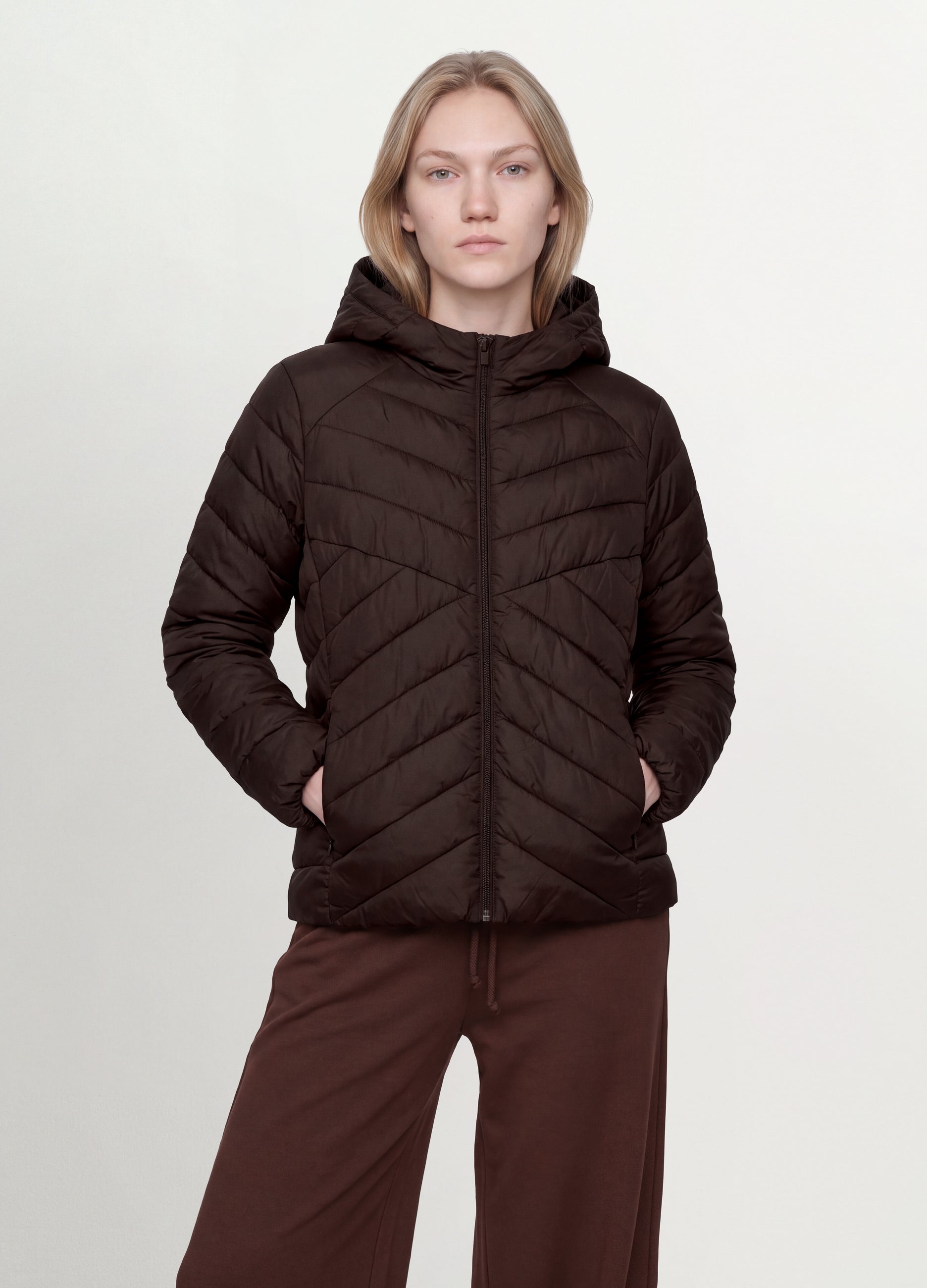 Giacca Ultralight Marrone Trapuntata Con Cappuccio E Zip