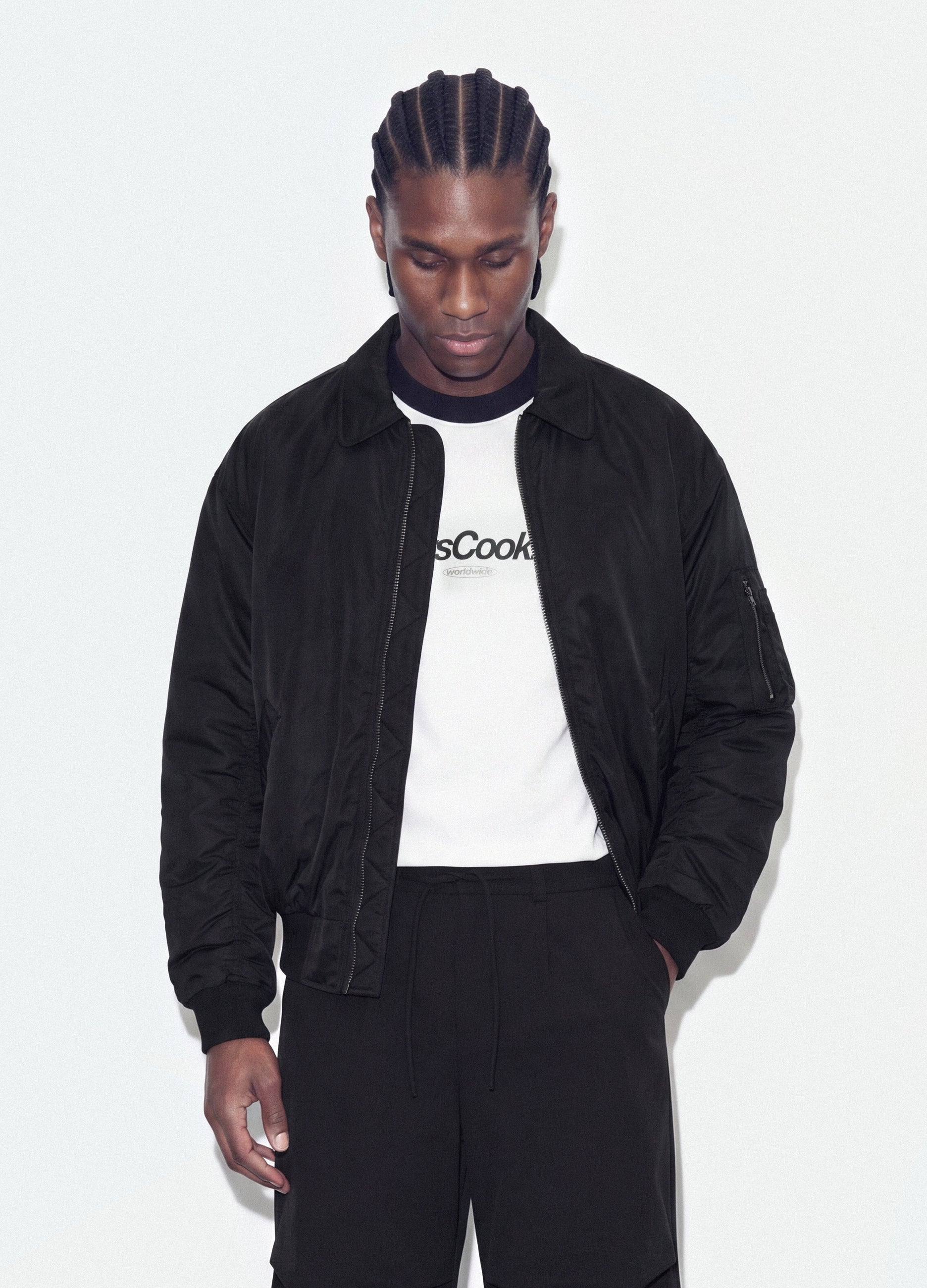 Giubbotto Nero Crop Imbottito Con Zip E Collo A Camicia