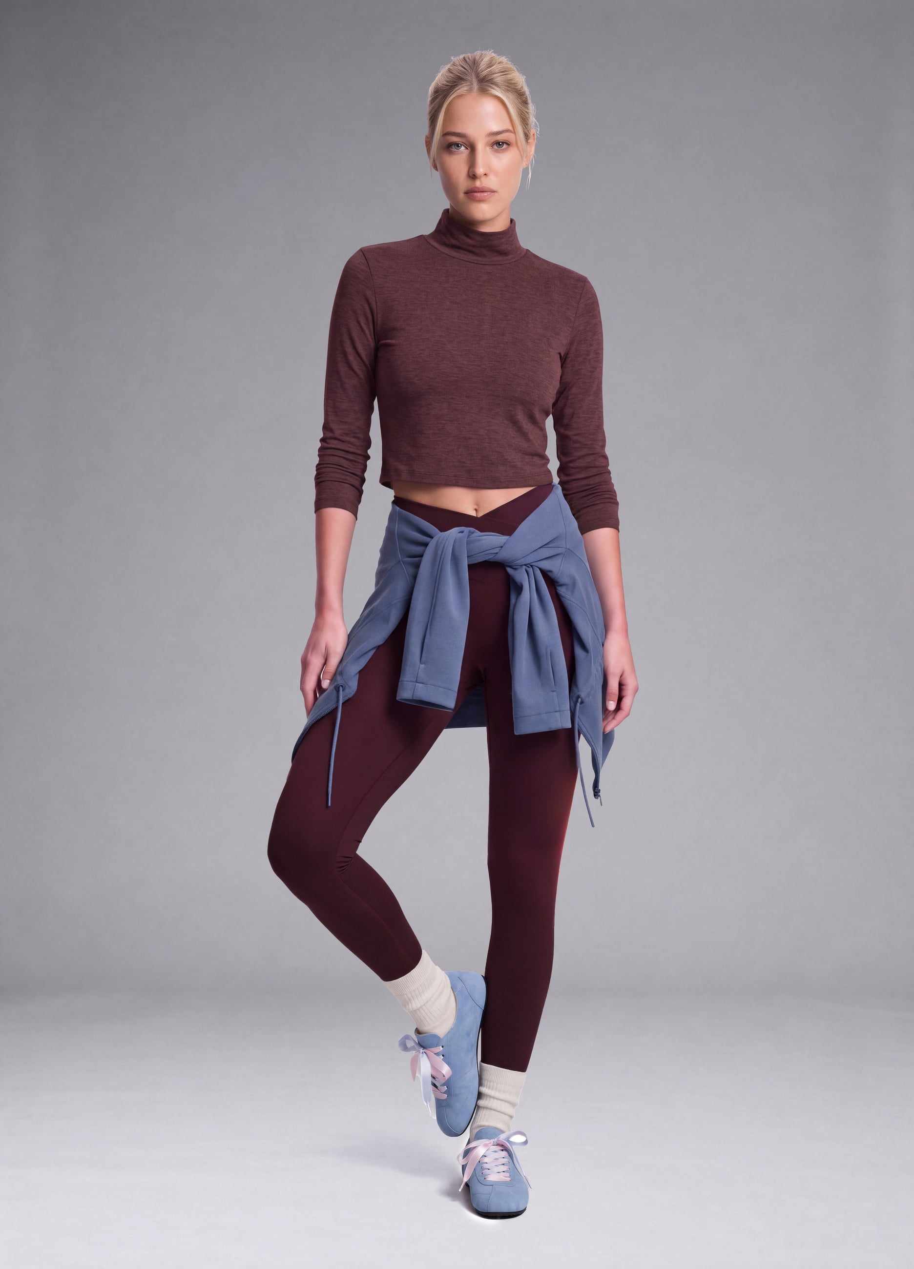 T-shirt Viola Crop In Tessuto Elasticizzato Con Collo Rialzato