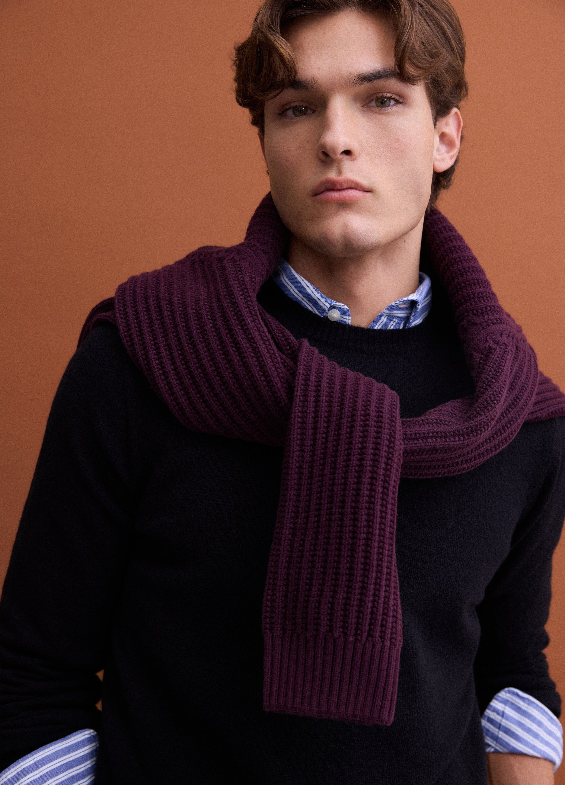 Pullover Nero In Pura Lana A Girocollo Regular Fit
