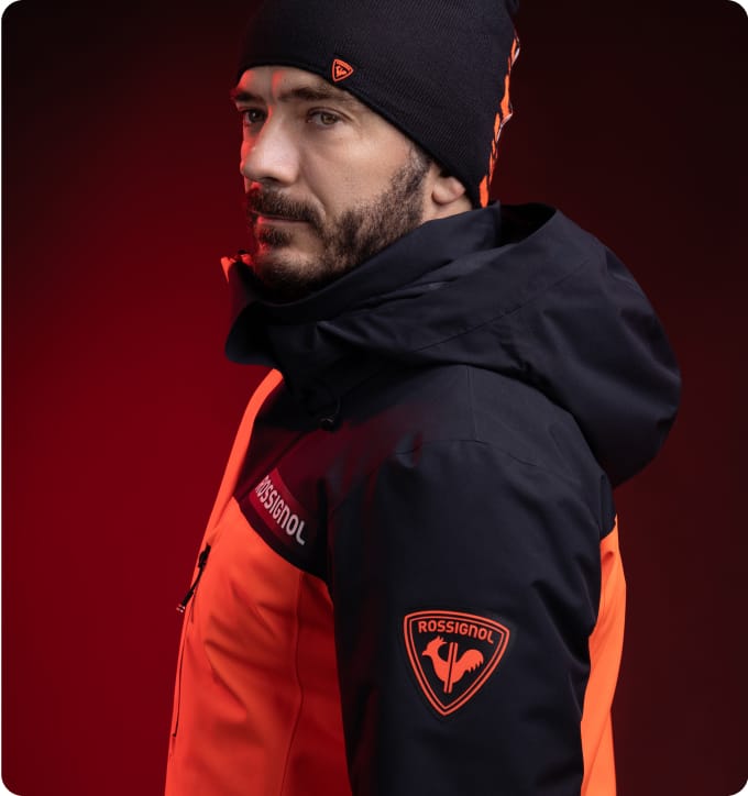 Cyprien Sarrazin de profil portant la veste de ski Hero Velika 