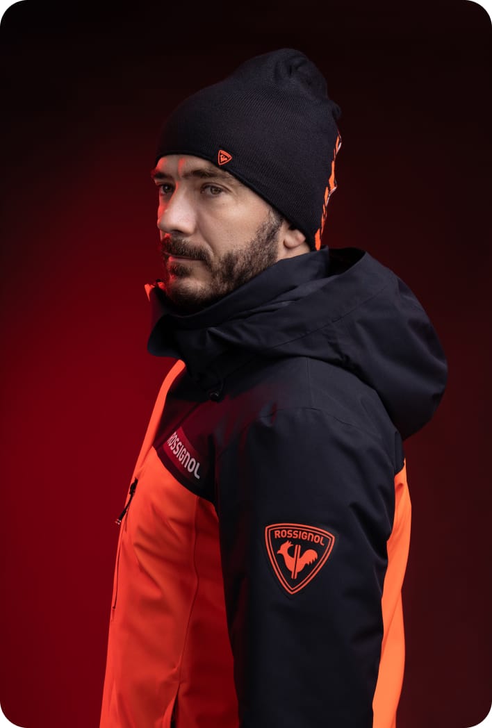 Cyprien Sarrazin de profil portant la veste de ski Hero Velika 