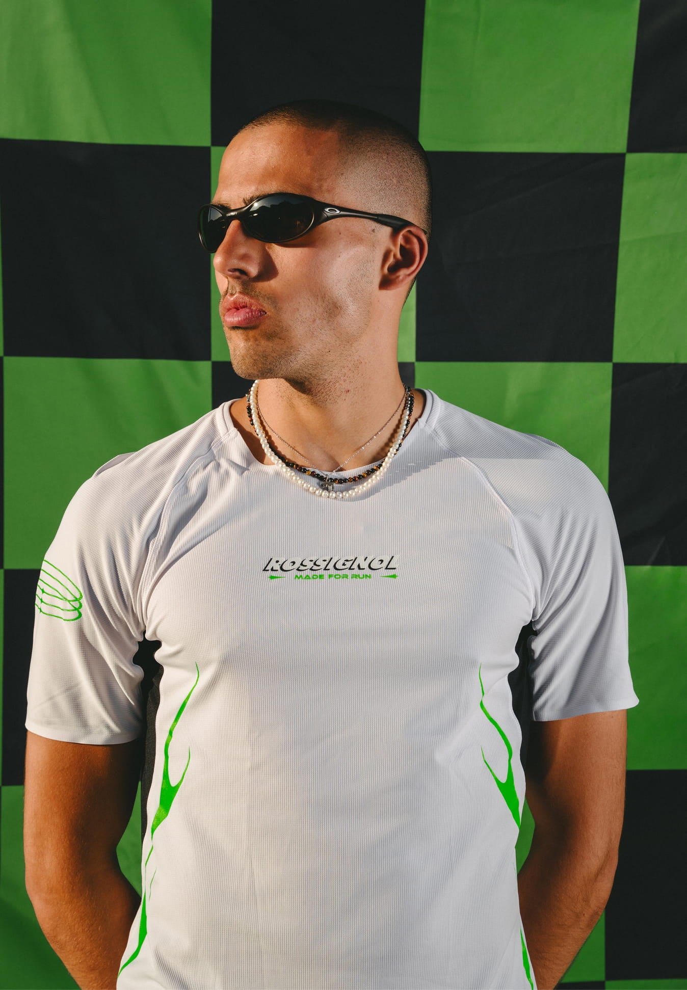 Homme de face portant le SAPA ULTRA TEE de Rossignol