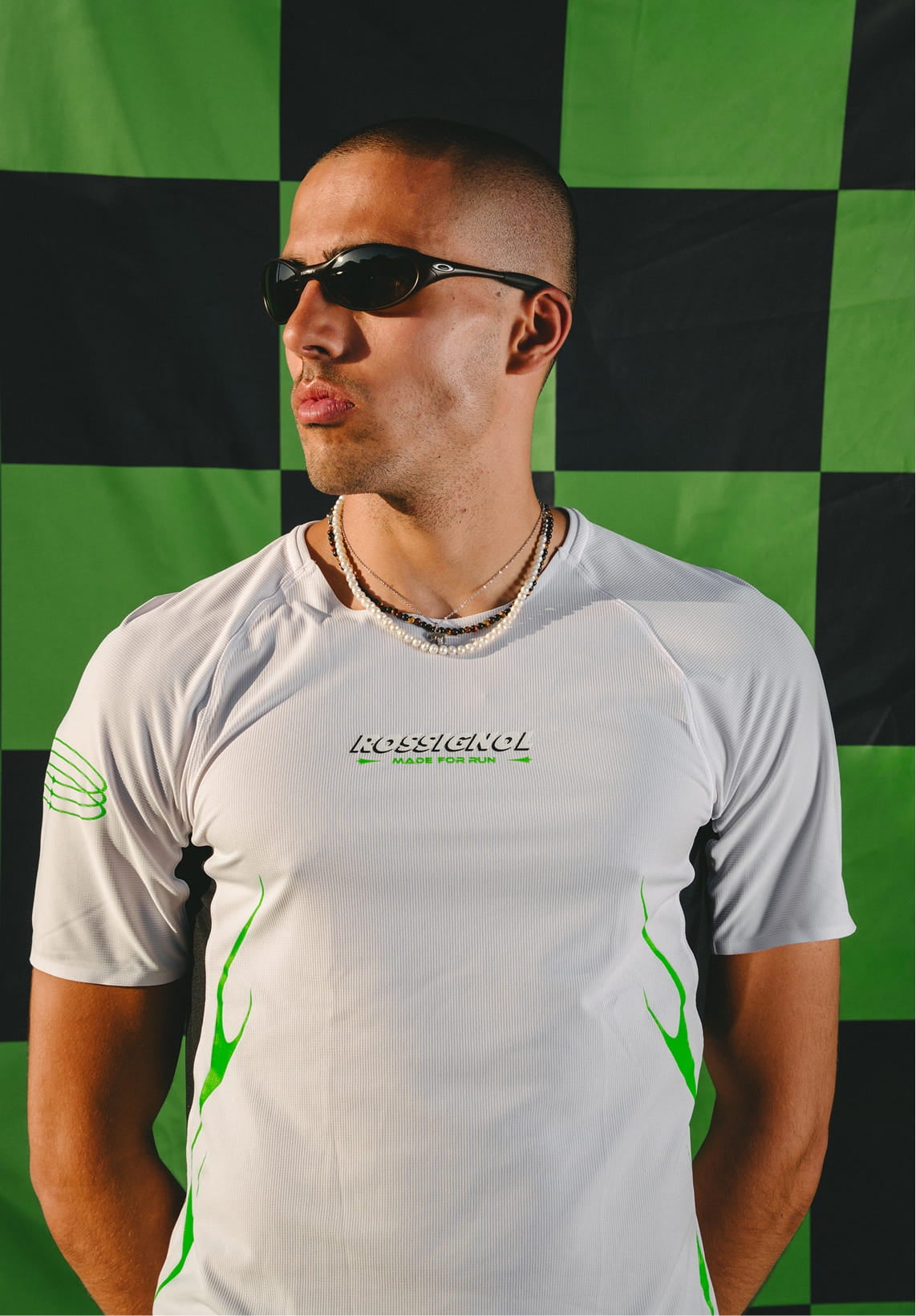 Homme de face portant le SAPA ULTRA TEE de Rossignol