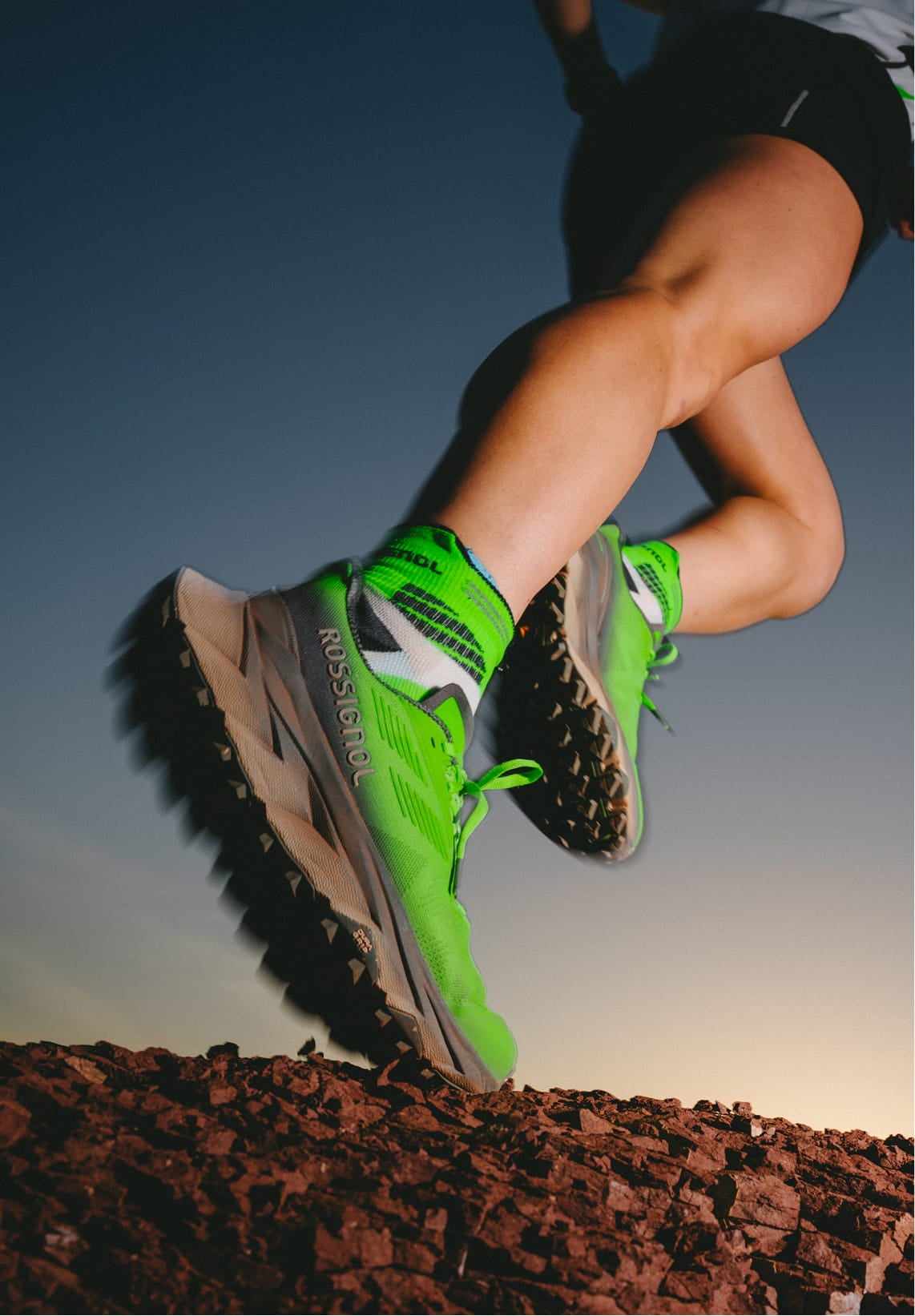 Gros plan sur les chaussures VERCORS de Rossignol en mouvement