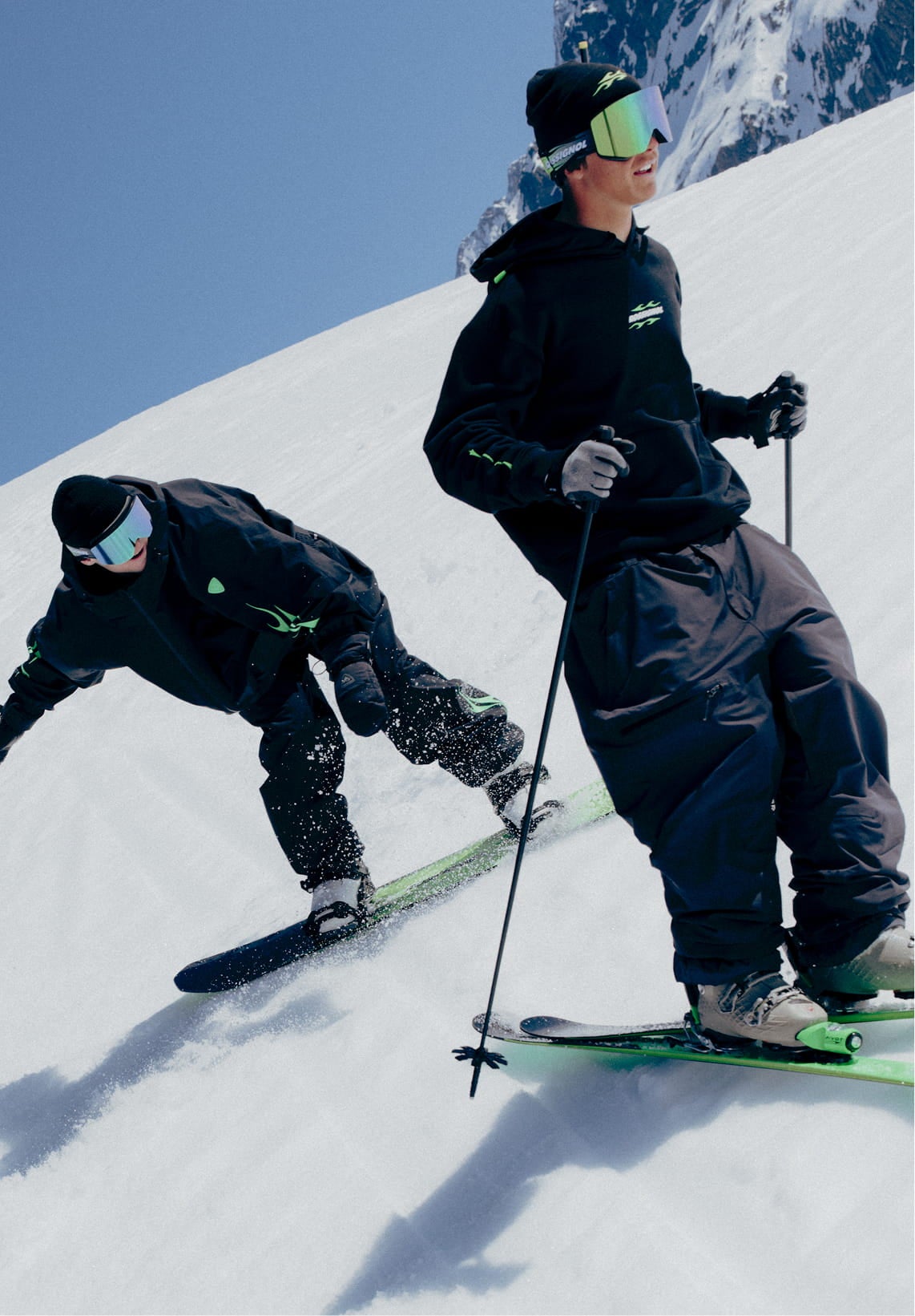 Snowboarder and skier in action wearing the Rossignol SUPER PROJECT HOODIE