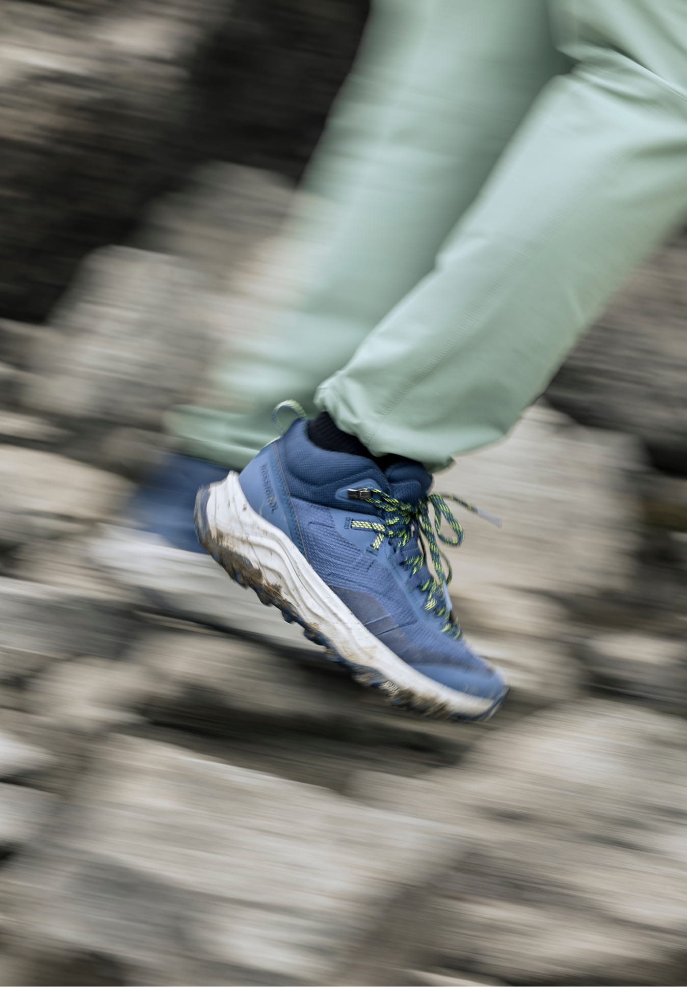 Hiker wearing the Rossignol ALTIRIDGE MID WP navy hiking boots on a mountain trail