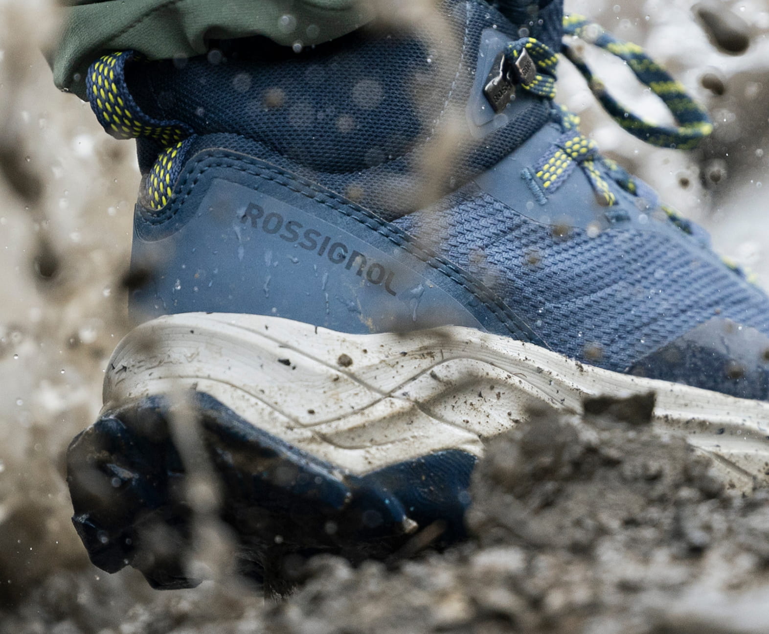 Close-up of the Rossignol ALTIRIDGE MID WP navy hiking boot on a dirt trail