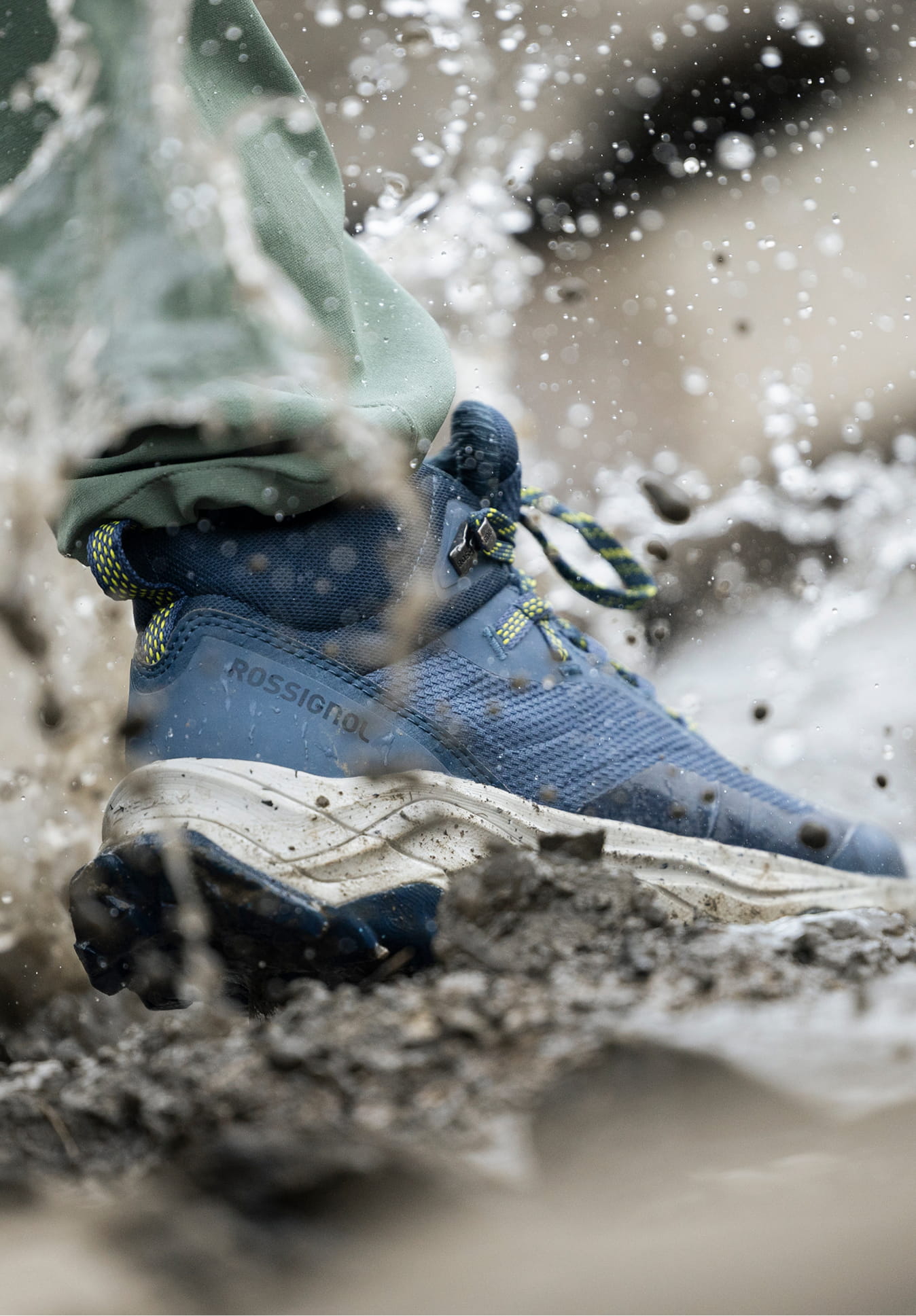 Close-up of the Rossignol ALTIRIDGE MID WP navy hiking boot on a dirt trail