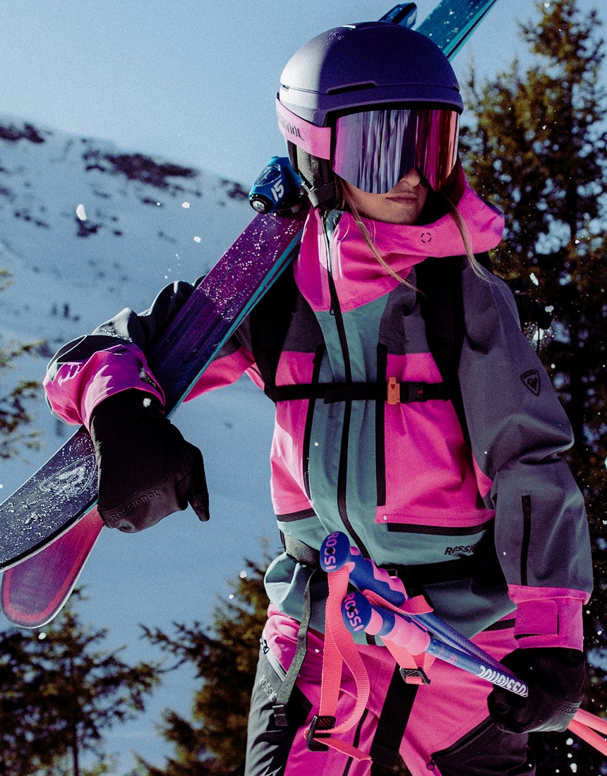 Rossignol Proclivity 3L Shell women’s ski jacket with snowboard and ski goggles in the mountains