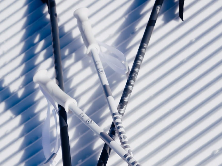 Bâtons de ski alpin Rossignol avec tubes légers et poignées ergonomiques pour l’équilibre, la stabilité et le contrôle