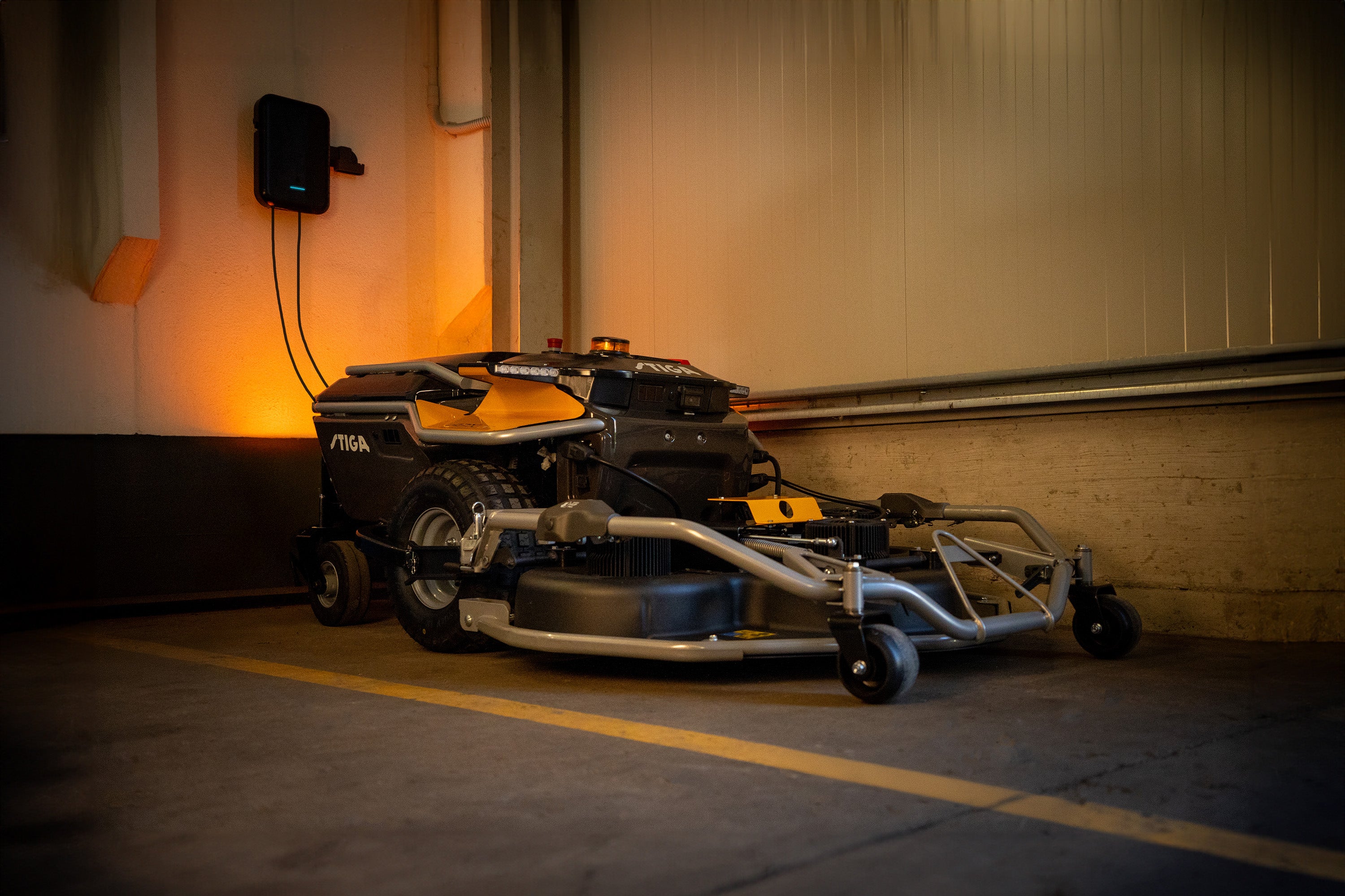 APXPro_2R6119008UKS_amb08