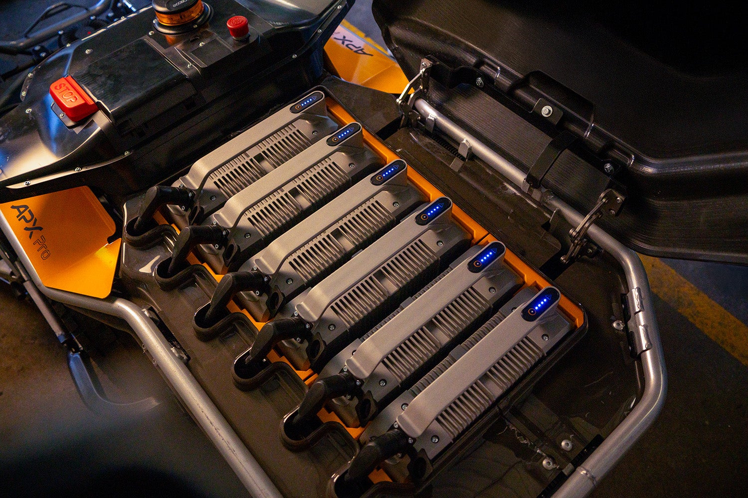 APXPro_2R6119008UKS_amb04