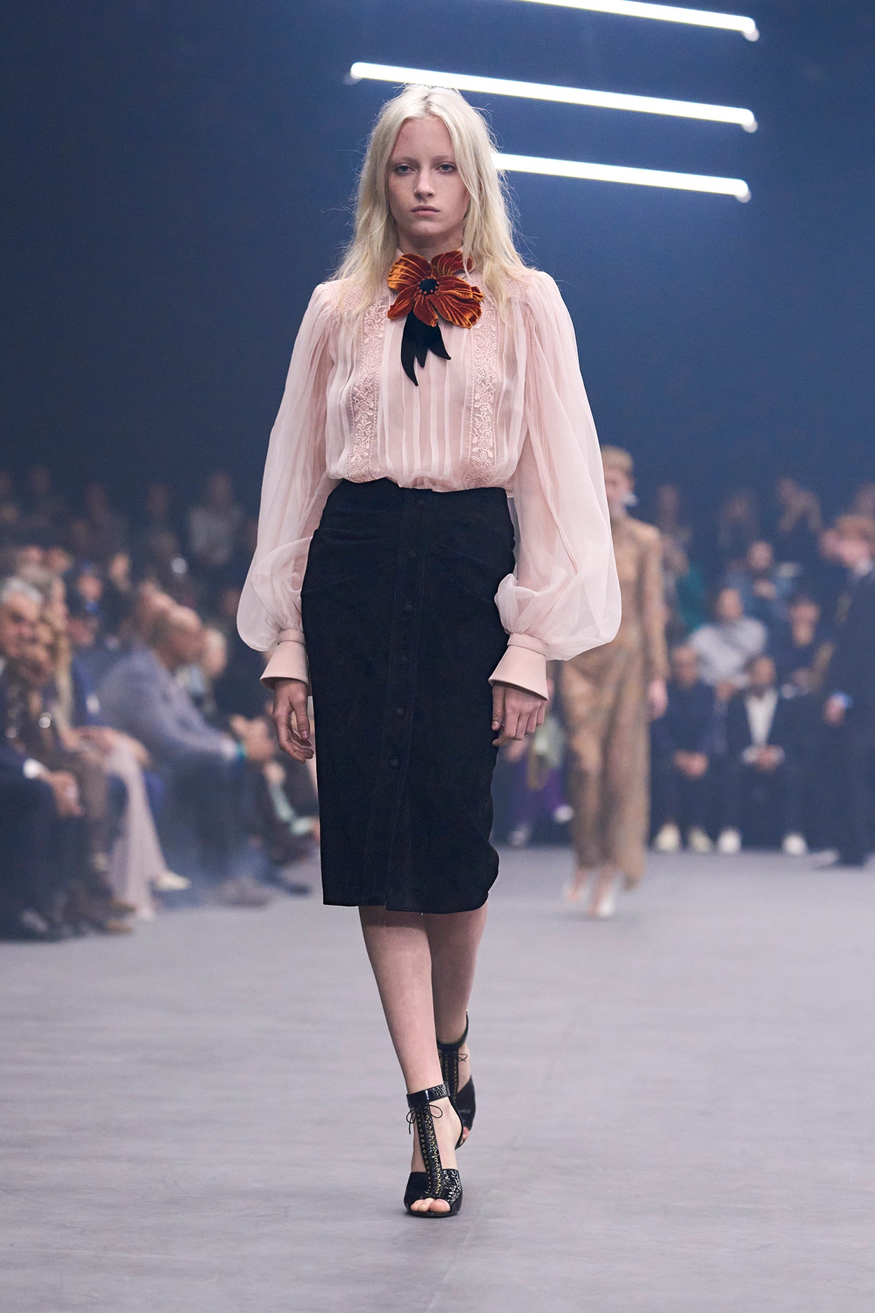 VALENTINO sfilata collezione Primavera/Estate 2026 120 68e39007bdacca39e633972f