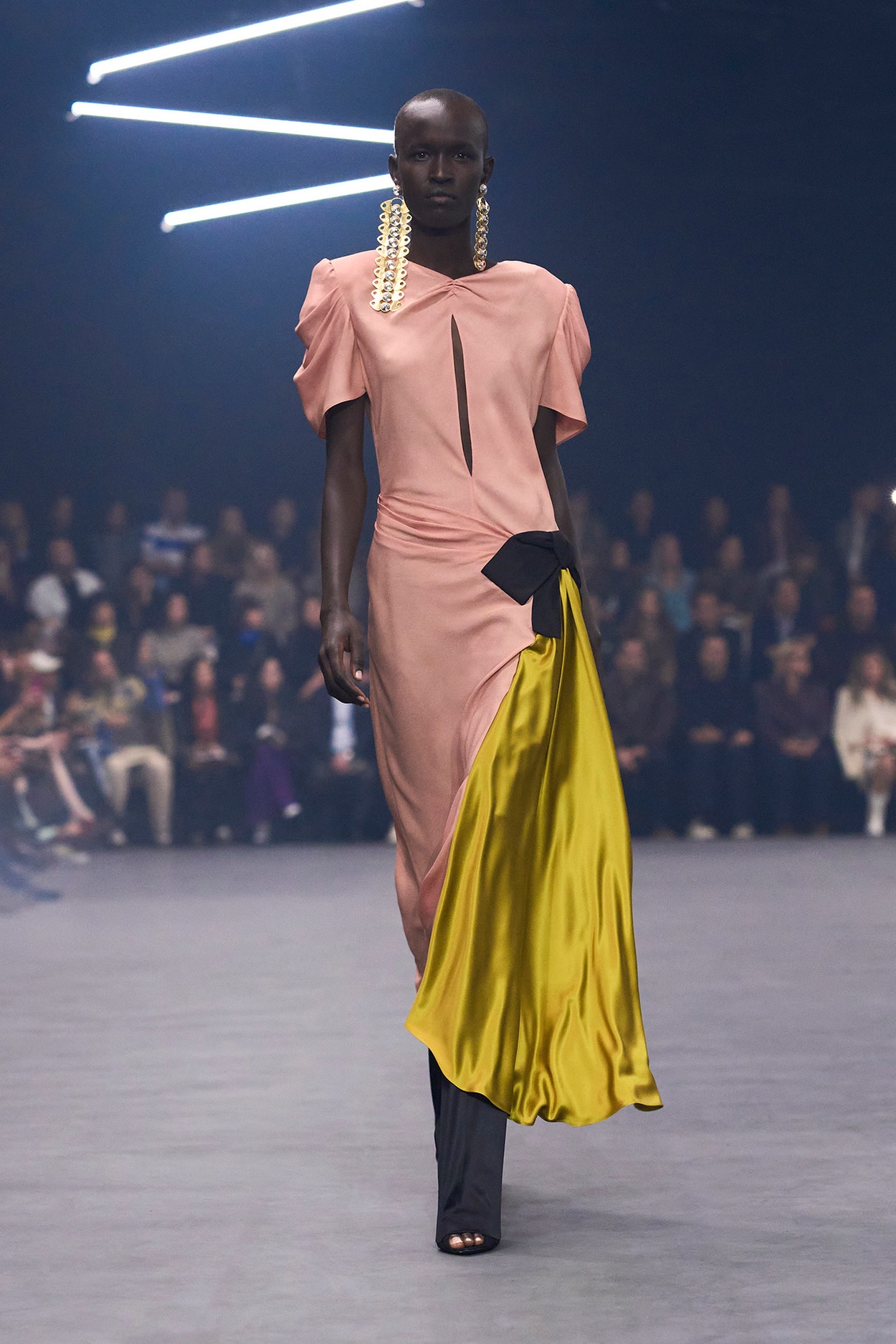 VALENTINO sfilata collezione Primavera/Estate 2026 170 68e3900ebdacca39e63397e3